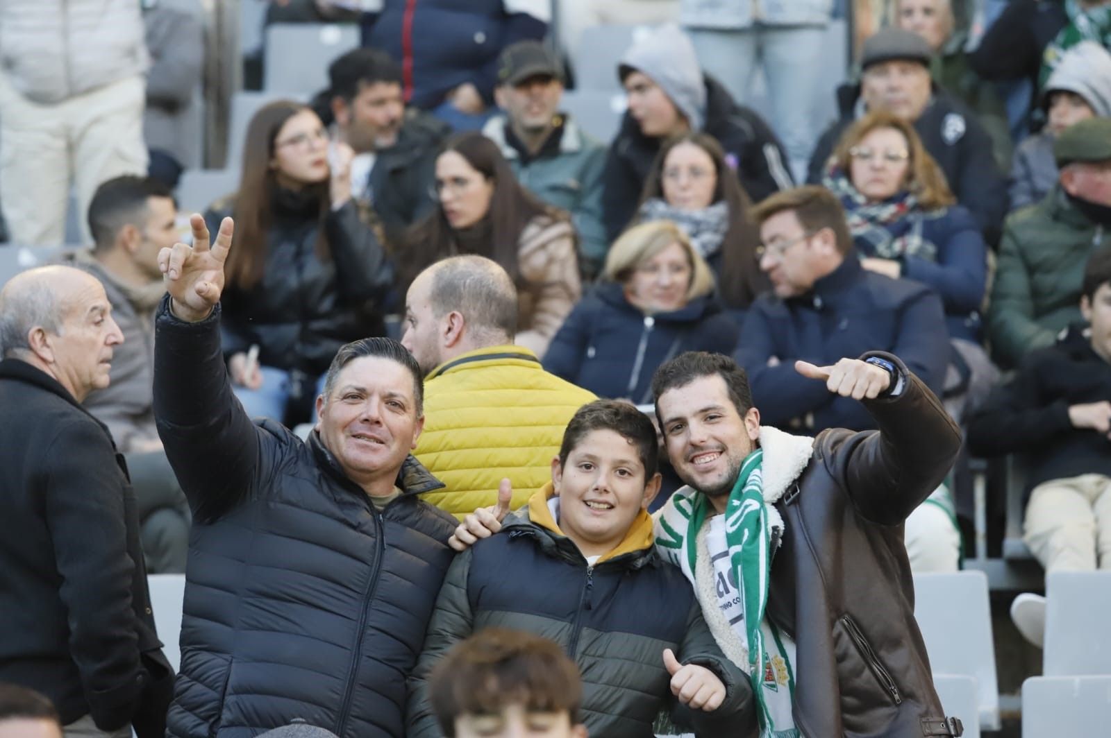 La afición blanquiverde en El Arcángel en el Córdoba CF- Real Madrid Castilla