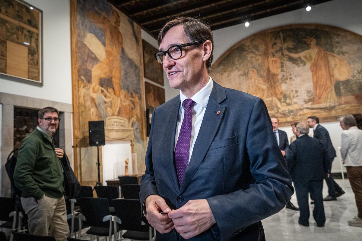 El president de la Generalitat, Salvador Illa, tras firmar el acuerdo