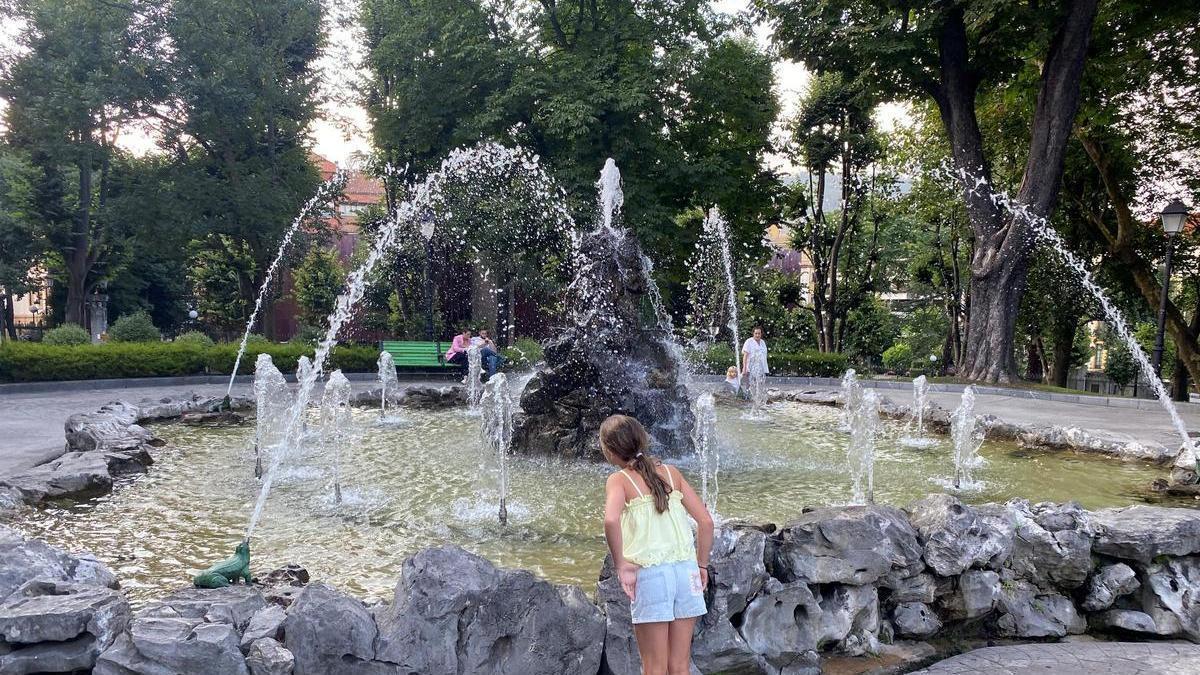 Estela junto a la fuente de Las Ranas.