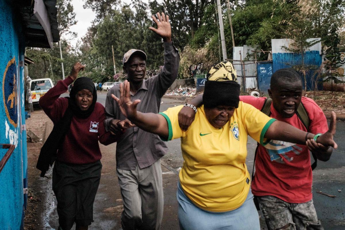 Protesta masiva convocada por el líder de la oposición Raila Odinga, afirma que le robaron las últimas elecciones presidenciales de Kenia y culpa al gobierno por el aumento del costo de vida en Nairobi.