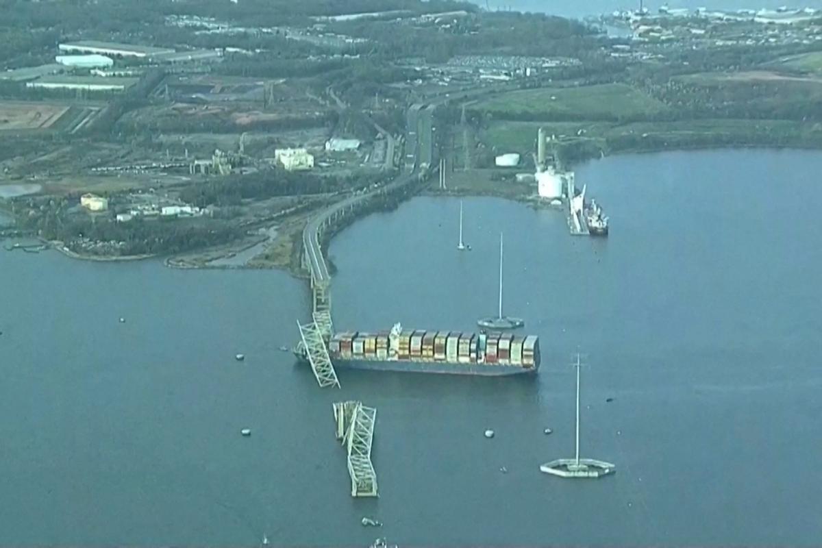 Un barco carguero  impacta contra el puente Francis Scott Key en Baltimore