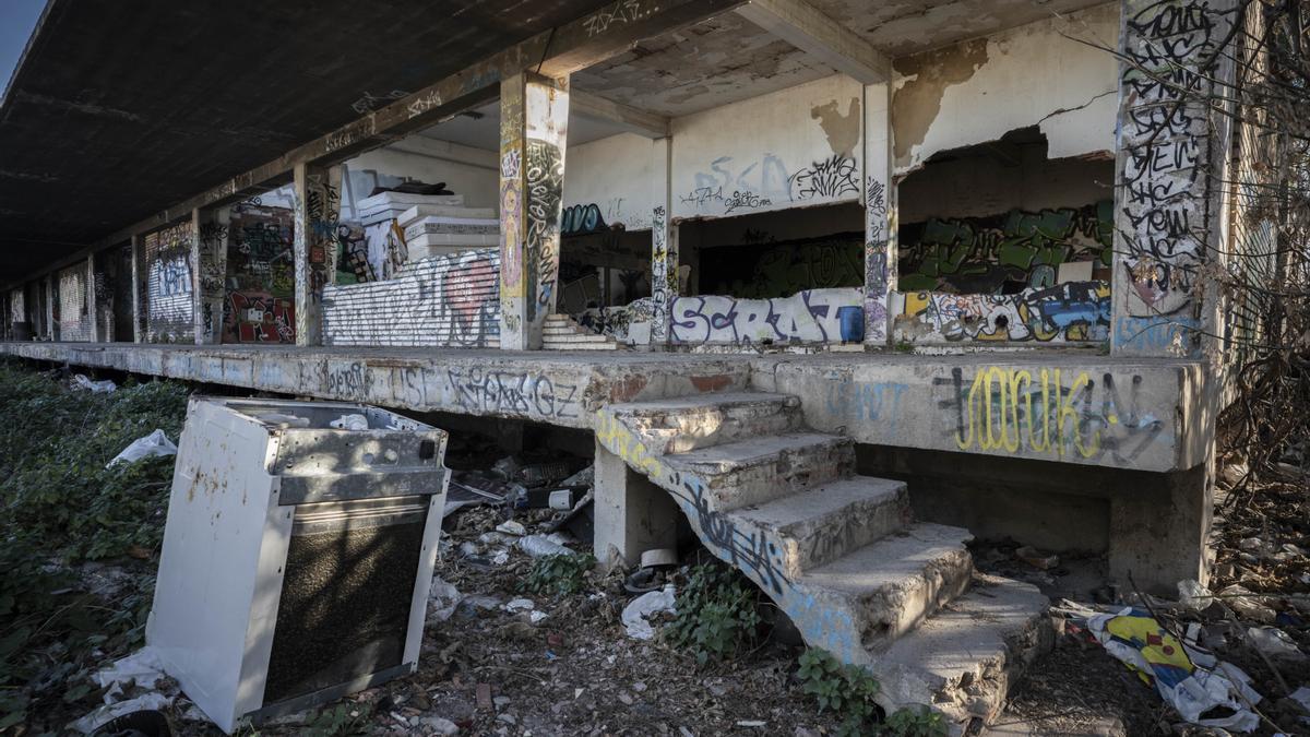 Fábrica abandonada de Benimaclet donde malviven una treintena de migrantes.