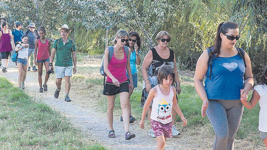 El otro espacio de intervención es la Ribera del Marco y la recuperación de los paseos y sendas que tiene esta zona verde, sería una actuación en el tramo que está entre la ciudad monumental y el parque de Llopis Ivorra. En la foto de archivo, una de las actividades que se hicieron en la Ribera en contra del proyecto de la mina.