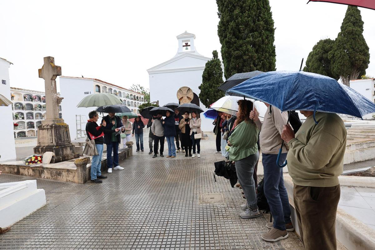 Las imágenes del acto realizado en Ibiza en memoria de las víctimas de la Guerra Civil y la dictadura