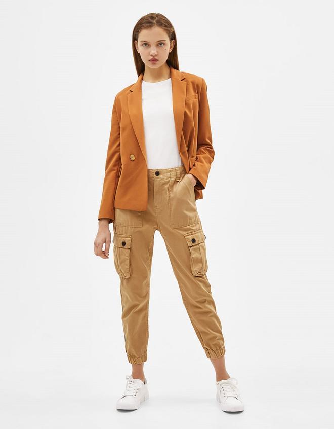 El look de Bershka con la chaqueta cobre IDEAL para el entretiempo