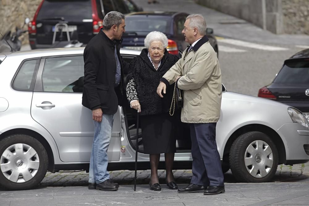 Funeral por Ichu Salazar-Simpson Bosh en la iglesia de San Pedro de Gijón