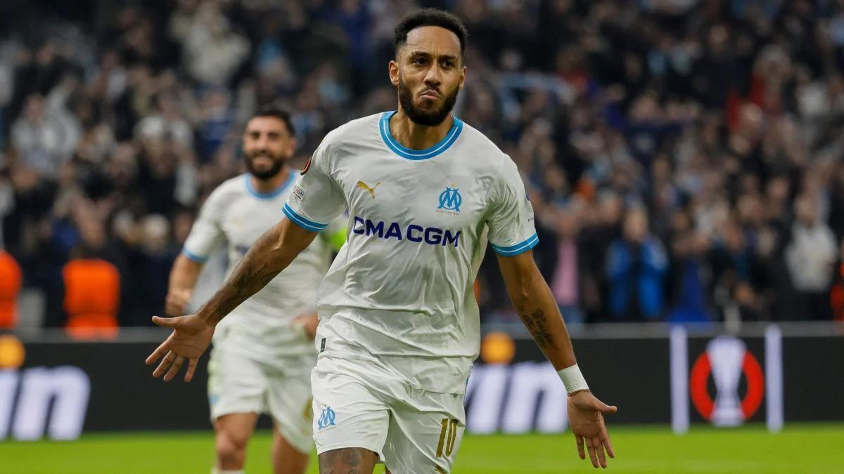 Aubameyang celebra un gol en Europa League