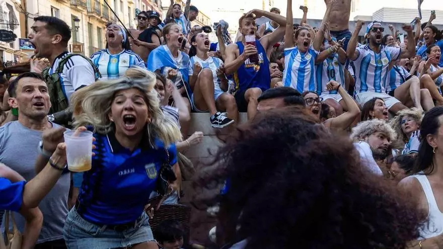 Del sufrimiento a la locura: la afición argentina estalla de alegría en Alicante tras la remontada ante Egipto