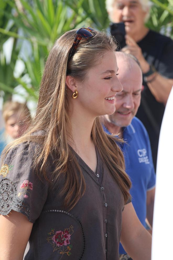 FOTOS | La Princesa Leonor sorprende al acudir con el Rey Felipe a la Copa del Rey de vela