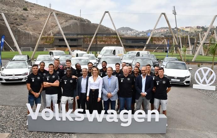 17/09/2019 LAS PALMAS DE GRAN CANARIA.  Entrega de coches Volkswagen a los jugadores de la UD Las Palmas.  Fotógrafa: YAIZA SOCORRO.  | 17/09/2019 | Fotógrafo: Yaiza Socorro