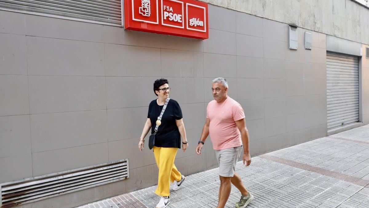 José Ramón Tuero, a su llegada a la sede gijonesa de los socialistas.