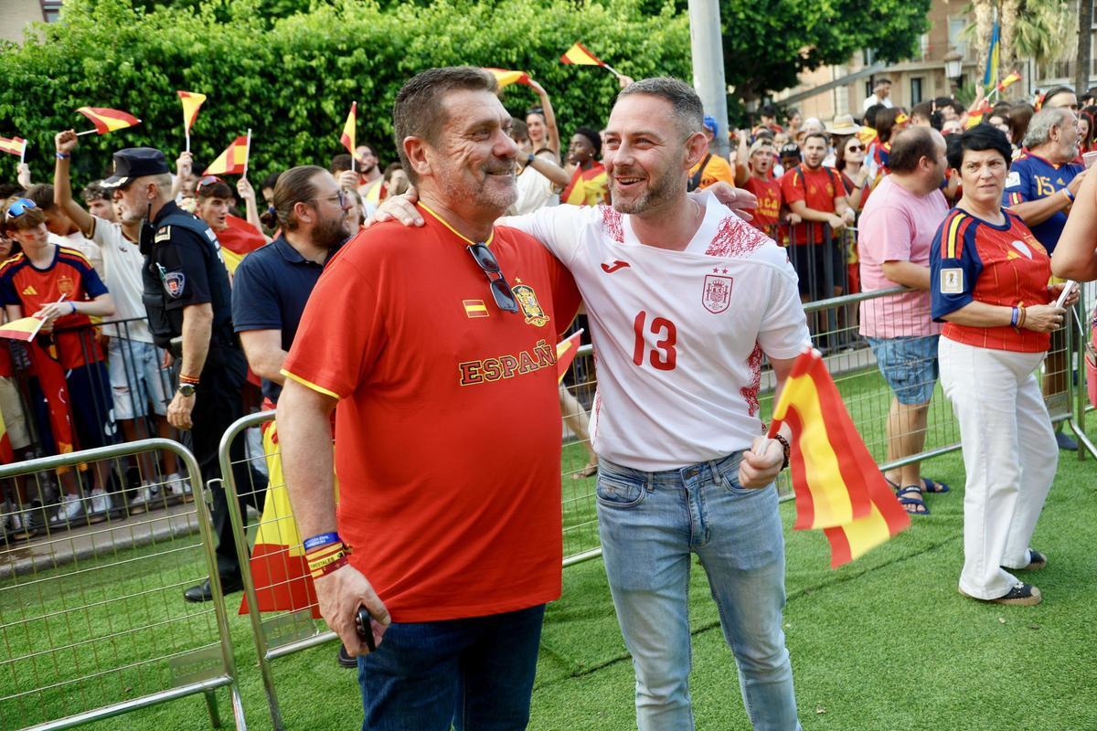 Las mejores imágenes de la afición española en la avenida Teniente Flomesta Las mejores imágenes de la afición española en la avenida Teniente Flomesta