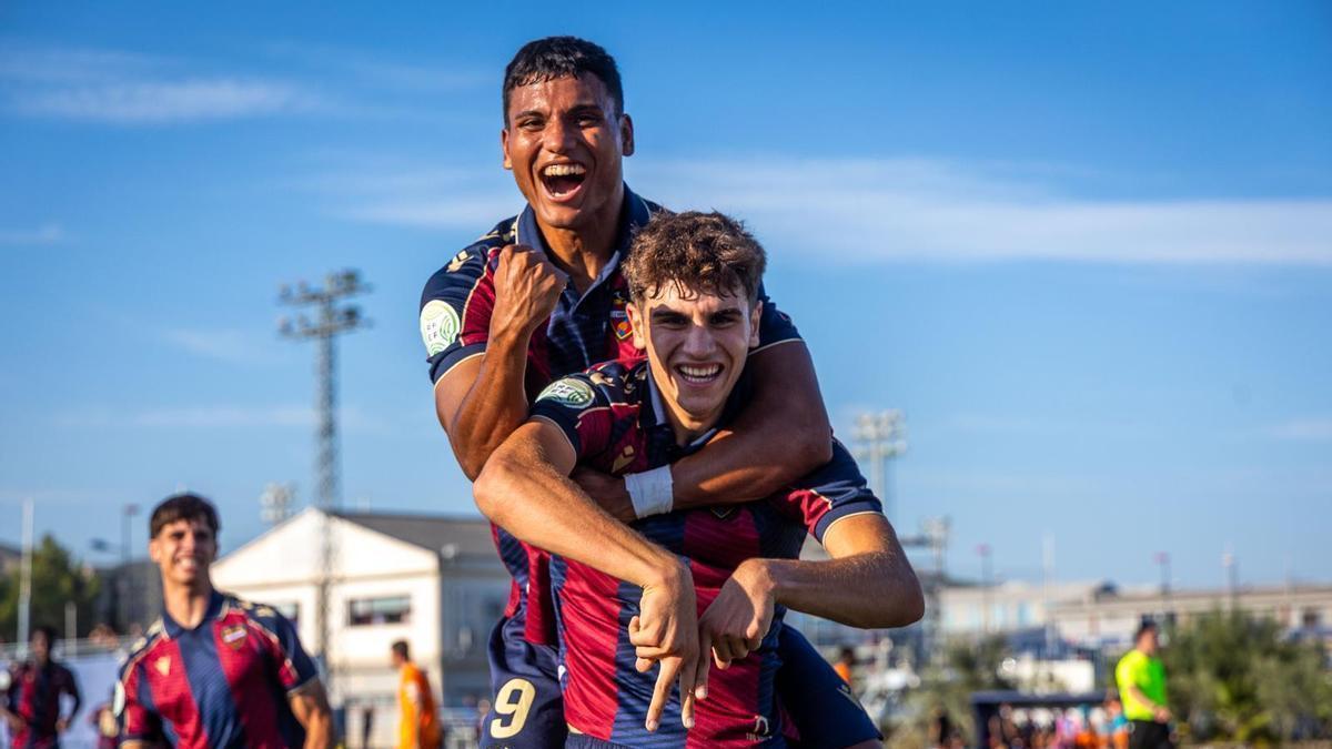 Nacho Pérez con el filial.