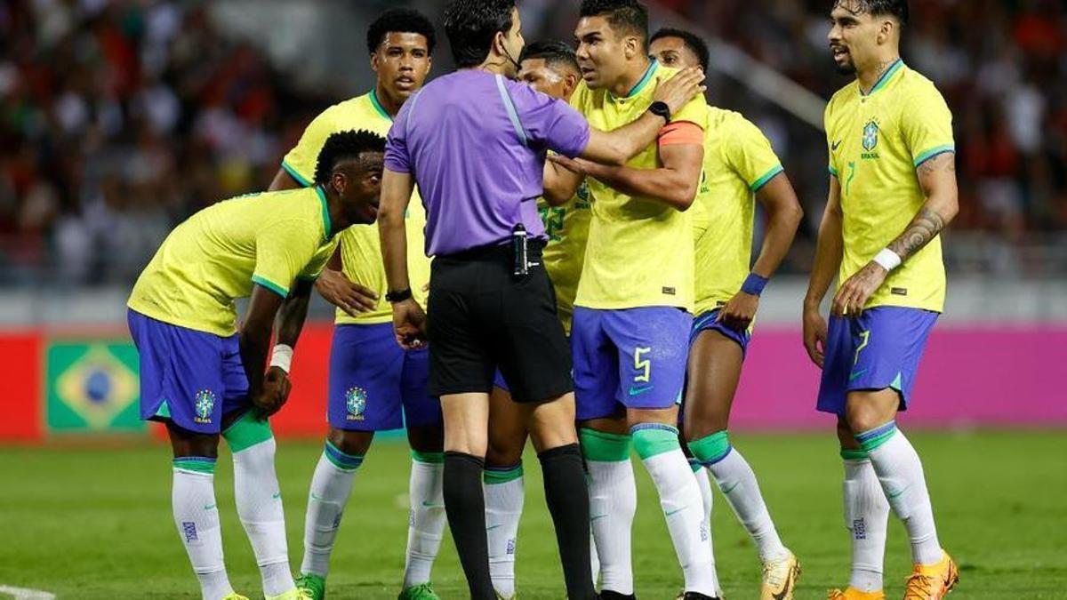 Los jugadores de la selección de Brasil, durante su amistoso contra Marruecos.