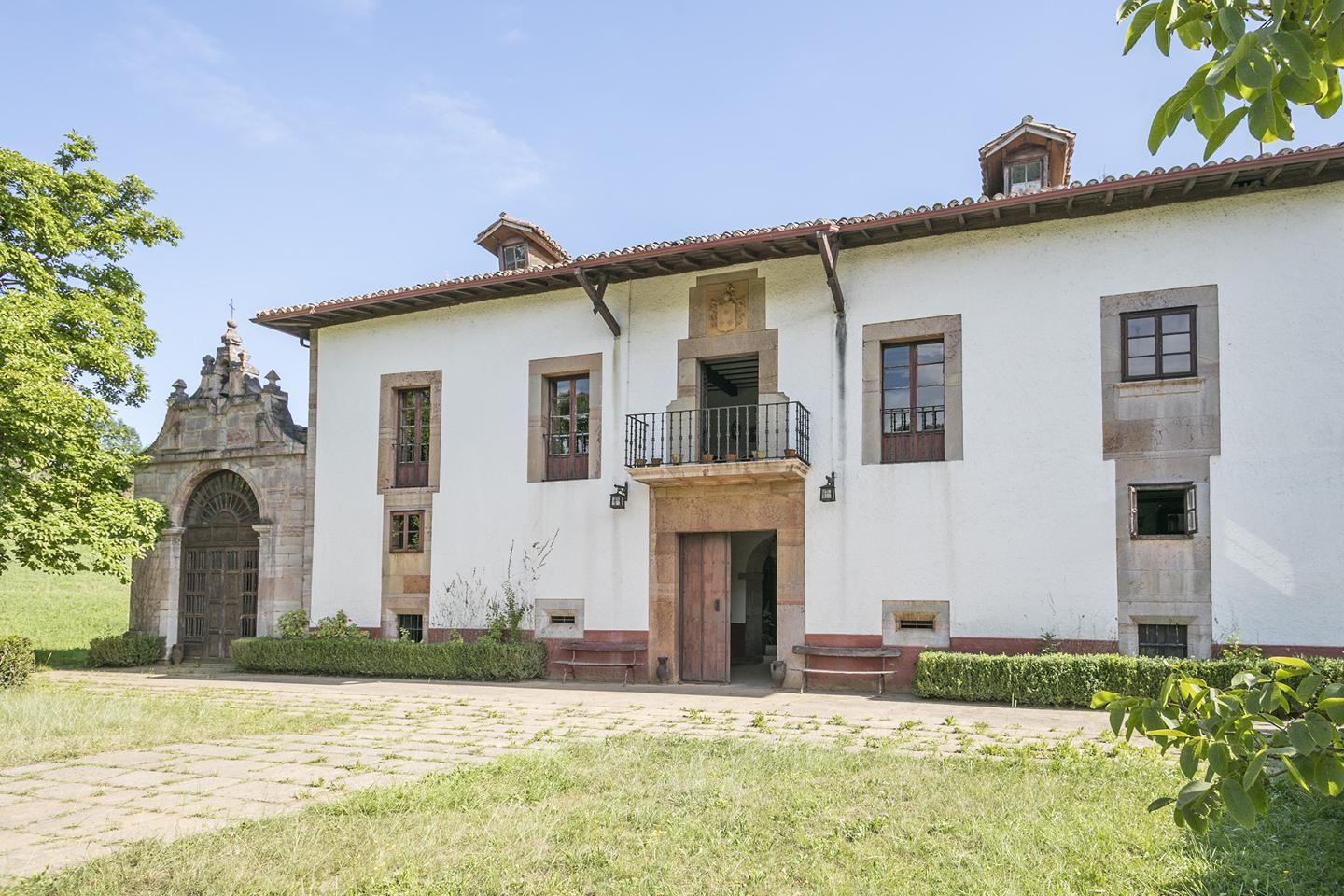 Así es palacio rural que se vende en Bayo (Grado)