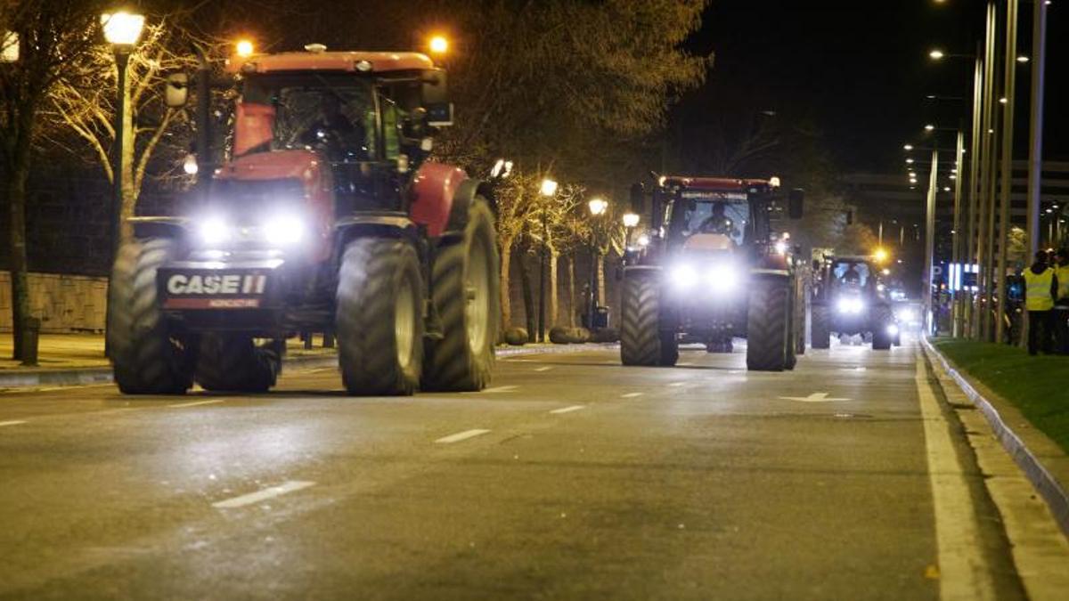Un grupo de tractores en las calles de Pamplona el 8 de febrero