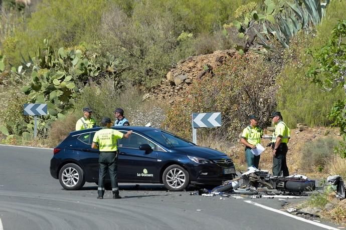17-03-2019 SAN BARTOLOMÉ DE TIRAJANA. Accidente. Choca un coche contra tres motos.   Fotógrafo: ANDRES CRUZ  | 17/03/2019 | Fotógrafo: Andrés Cruz