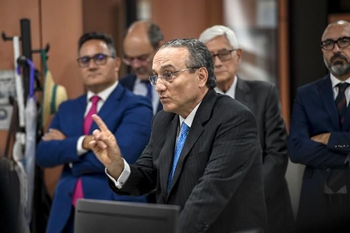 03-10-19 LAS PALMAS DE GRAN CANARIA. REDACCION. LAS PALMAS DE GRAN CANARIA. Visita de Javier Moll a la Redacción del periódico. Fotos: Juan Castro.  | 03/10/2019 | Fotógrafo: Juan Carlos Castro