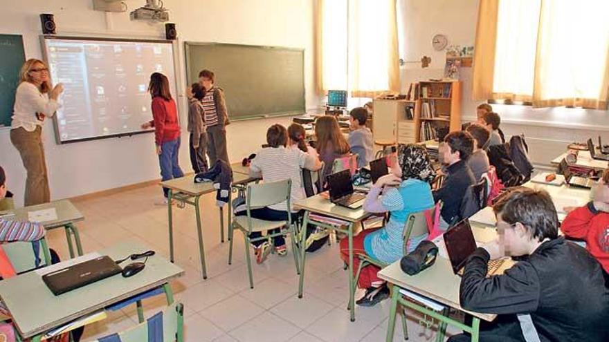 El Govern quiere empezar a concienciar contra la violencia machista desde las aulas de los centros educativos.