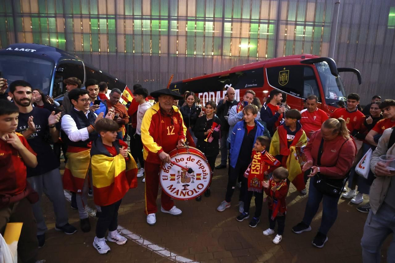 El apoyo de la afición cordobesa a la selección española, en imágenes