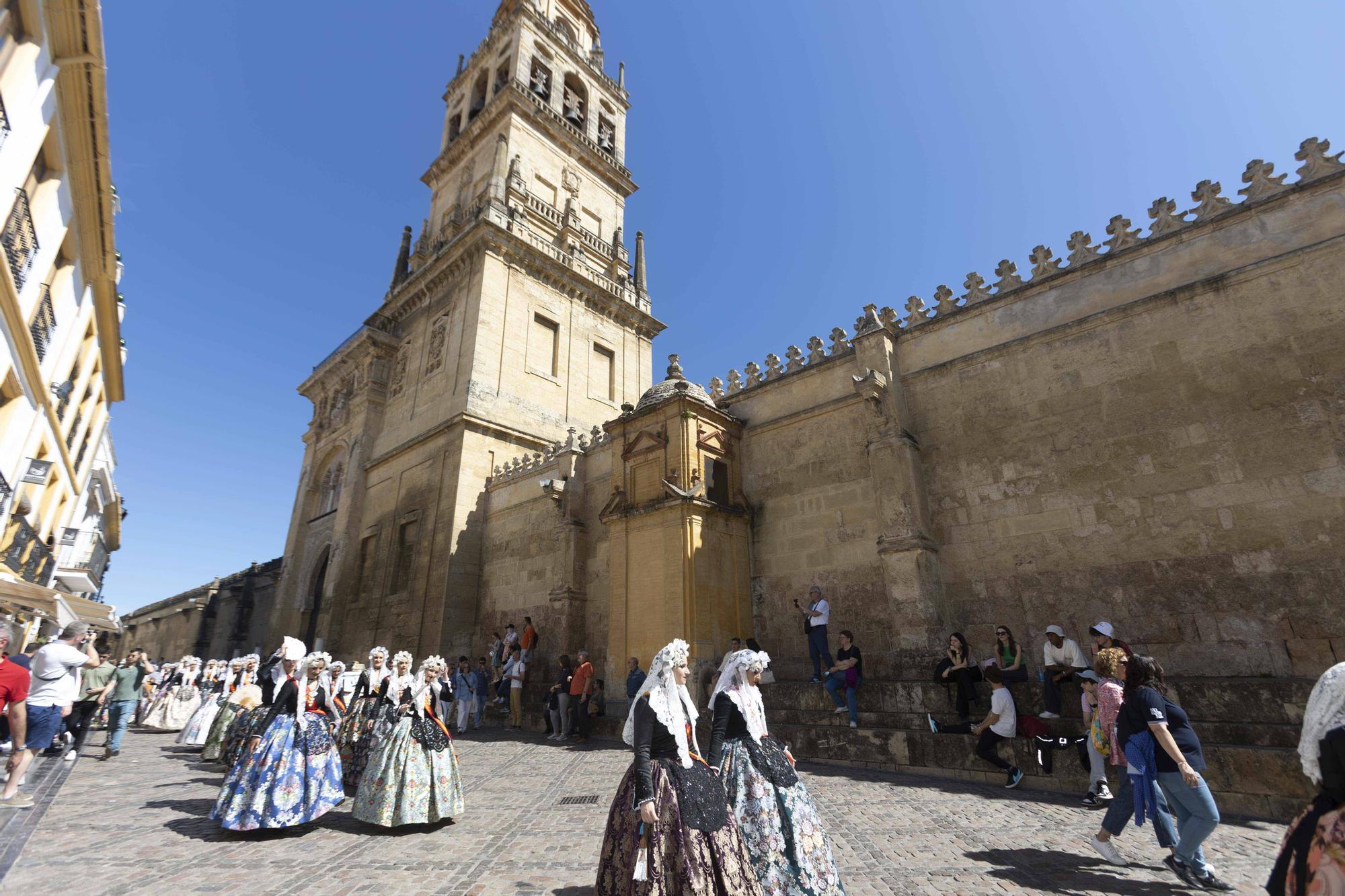 Segundo día de promoción de la fiesta alicantina en Córdoba