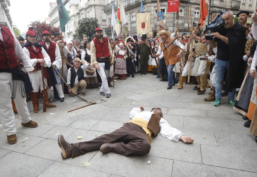 La representación de la expulsión de las tropas invasoras francesas congrega en el casco histórico a miles de personas para disfrutar del broche de oro a un fin de semana de fiesta.