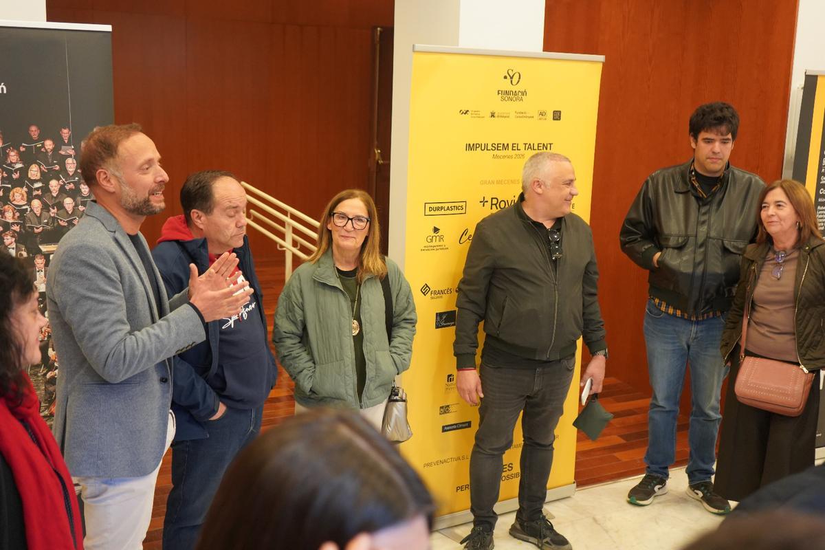 Usuarios de centros sociales en la actividad del programa "Apropa't a l'orquestra", en Ontinyent.