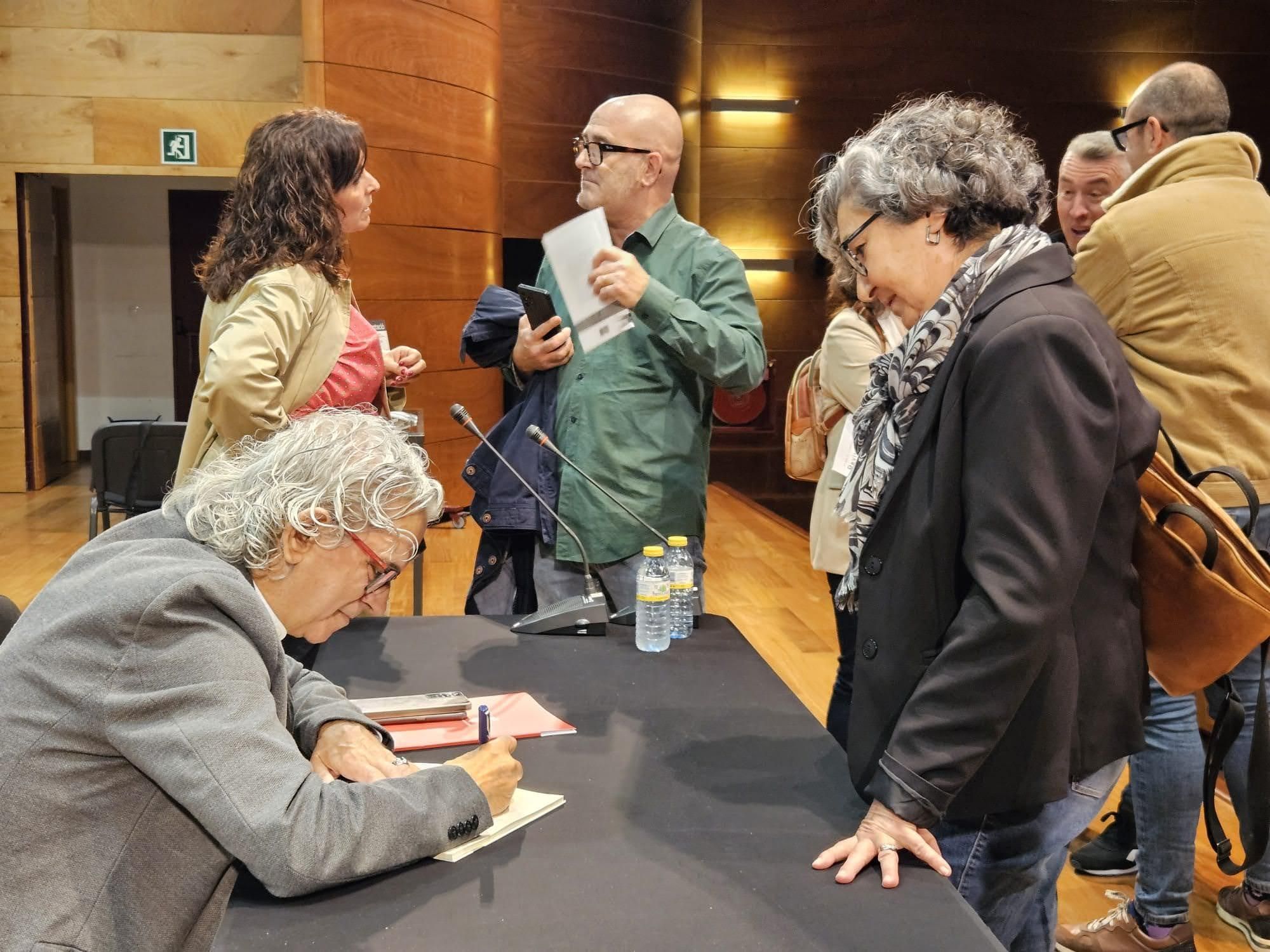 Gimeno, durante la firma de ejemplares.