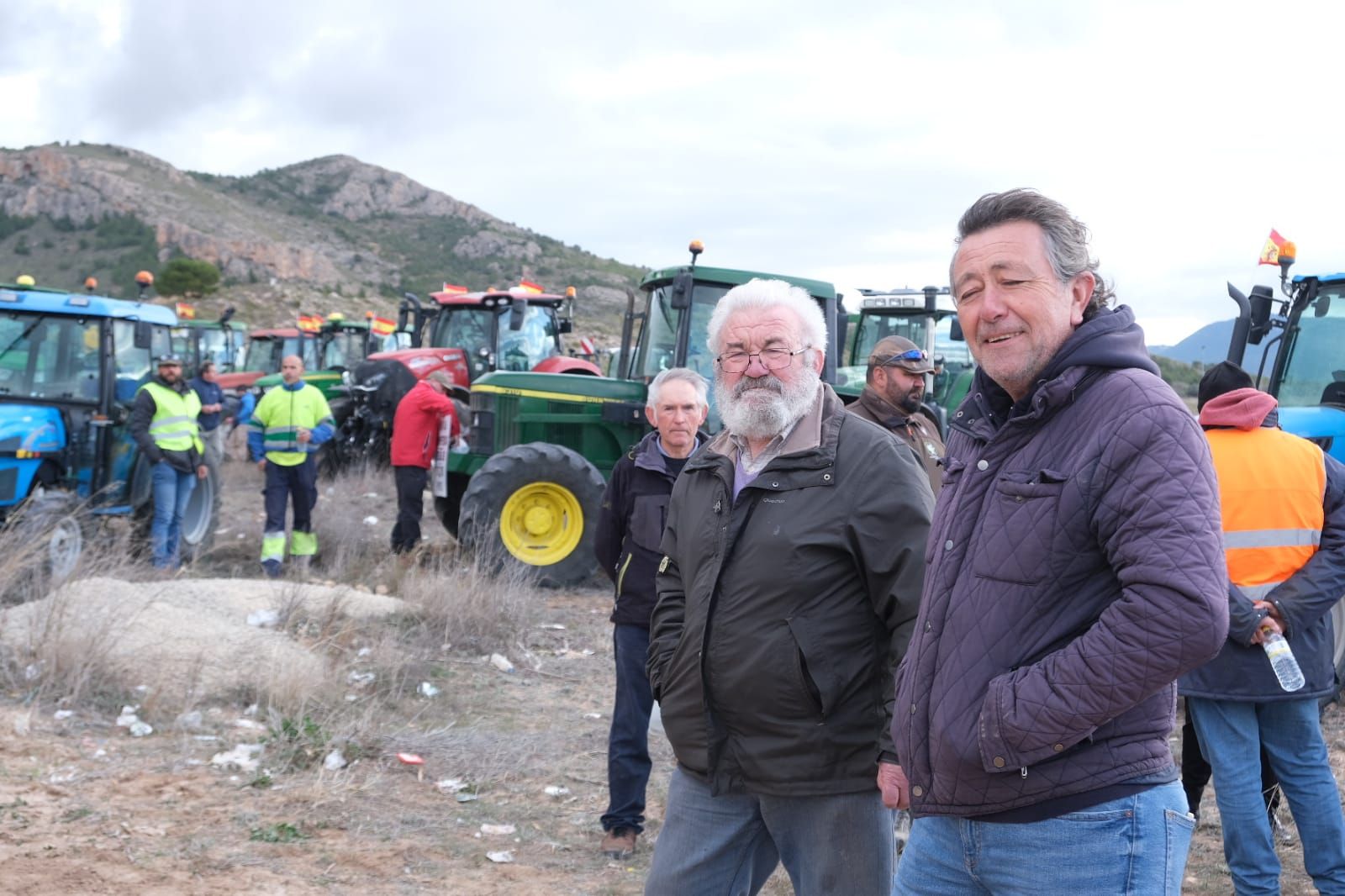 Los agricultores se concentran en tres comarcas de la provincia de Alicante en una tractorada por carreteras secundarias