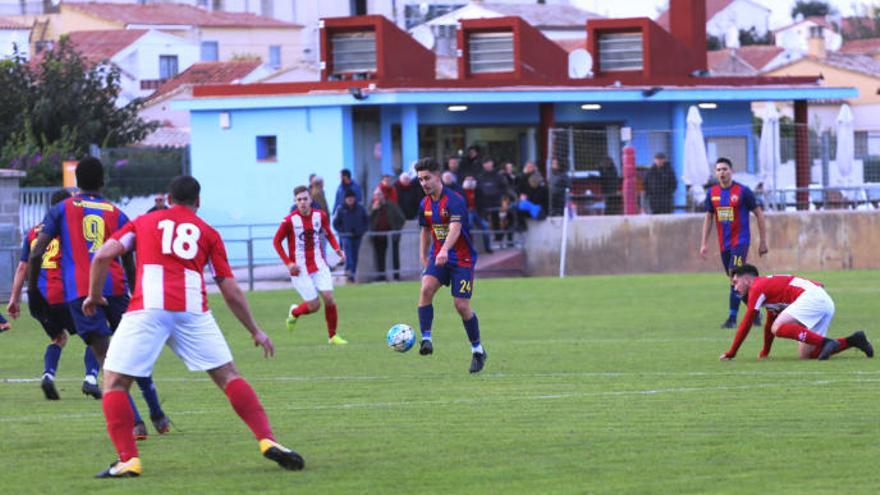 L&#039;Escala treballa per crear un filial i una secció femenina.