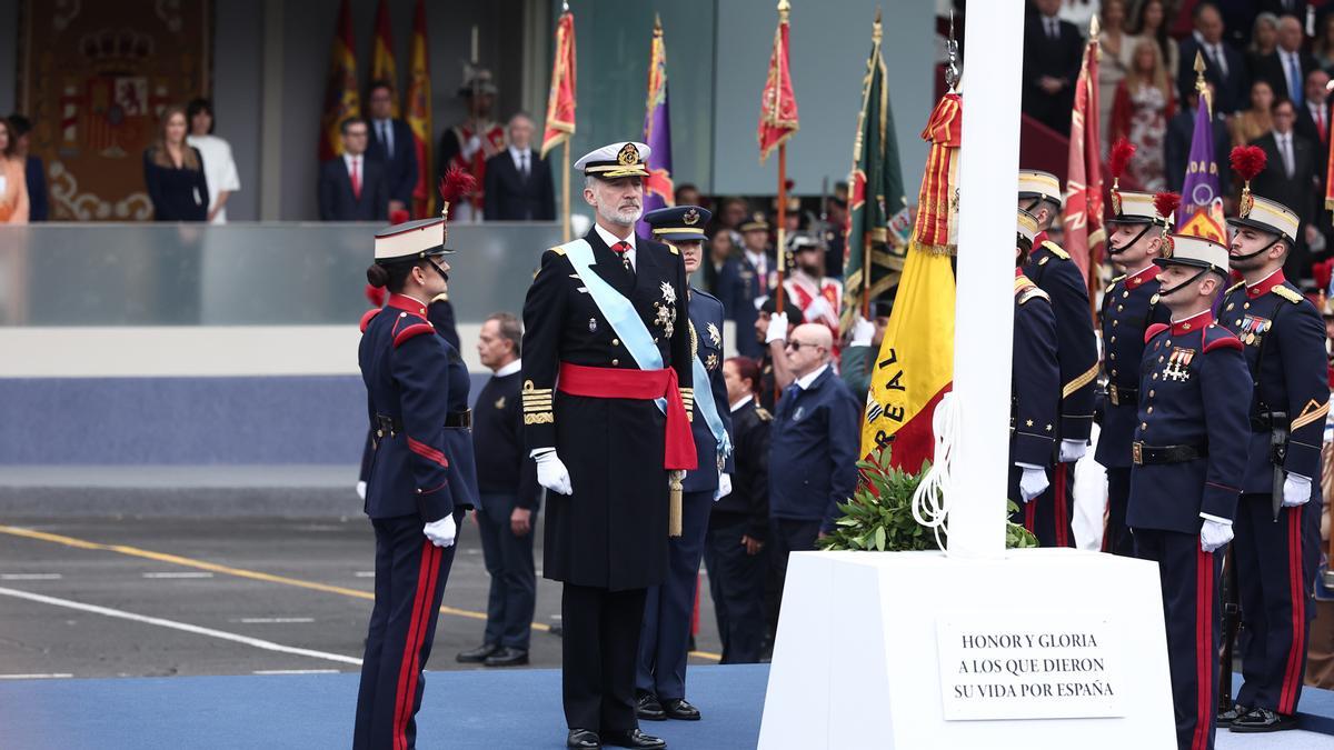 El rey Felipe y la princesa Leonor durante el desfile de las Fuerzas Armadas con motivo de la Fiesta Nacional