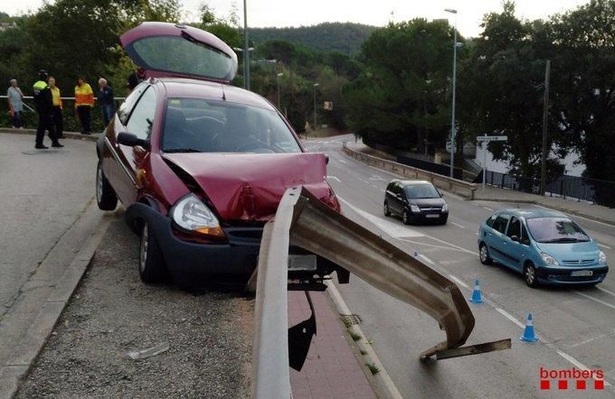 Aparatós accident de trànsit sense ferits a Girona
