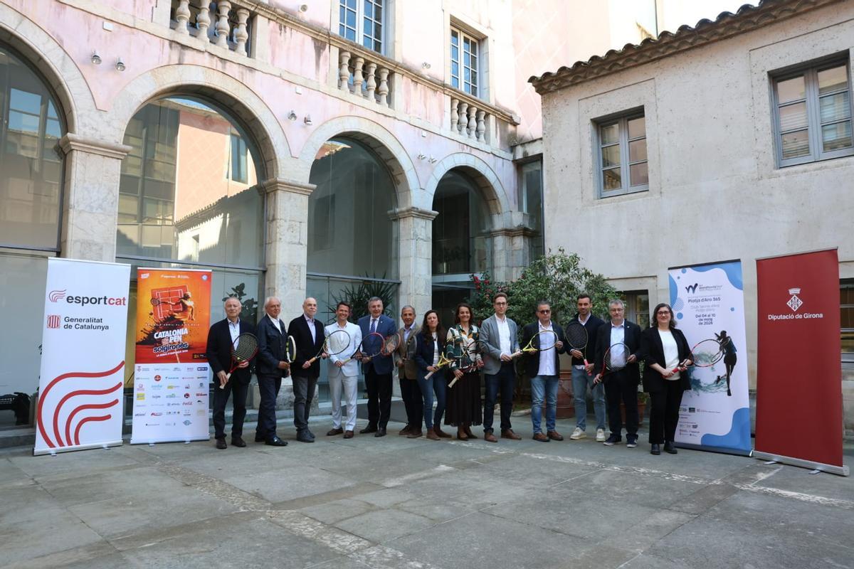 Organitzadors i representants institucionals avui a la Diputació