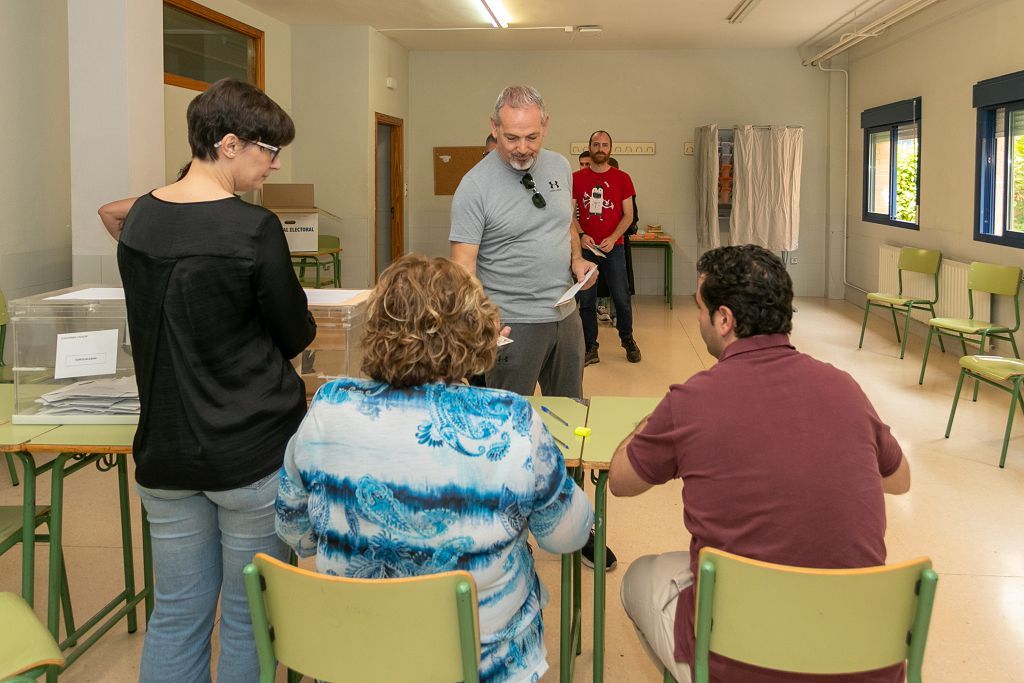 La mañana electoral de Murcia, en imágenes