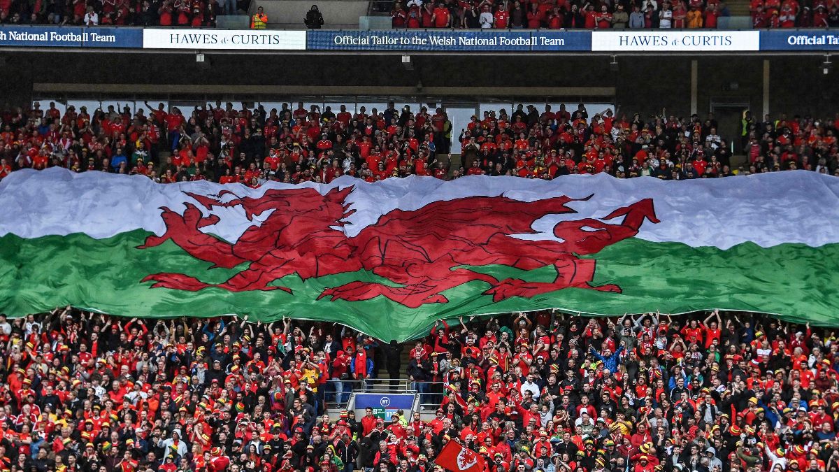 Bandera de Gales en un partido del equipo