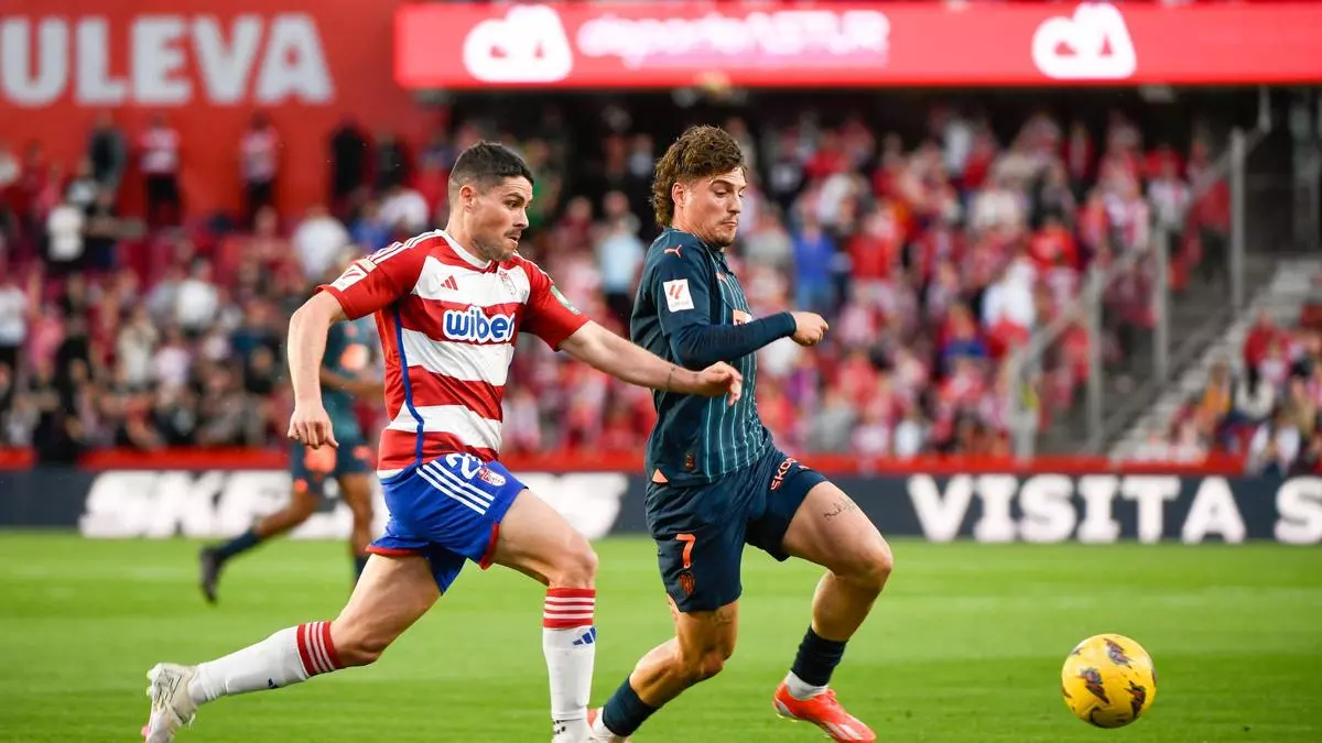 Almeida decide en Granada y coloca al Valencia séptimo