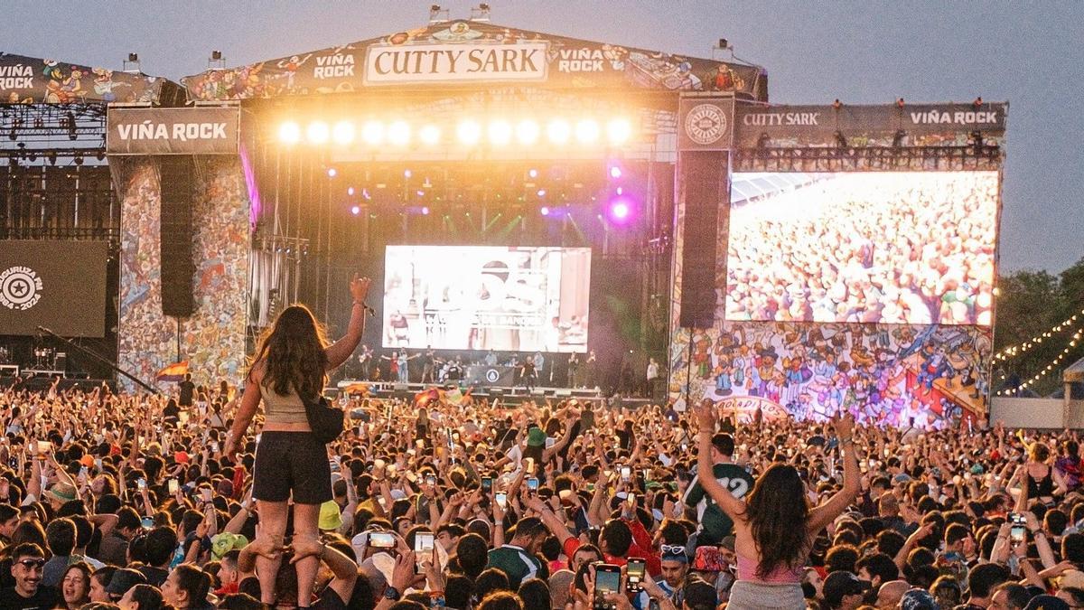 Gritos de Mazón dimisión en el Viñarock