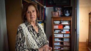 Barcelona. 27 de enero del 2026. Visita a Isabel, descendente de Cesar Comas i Llaberia, que tiene el archivo fotgráfico del doctor en su casa, era amateur que retratava la Barcelona Modernista. Fotos de Sandra Roman