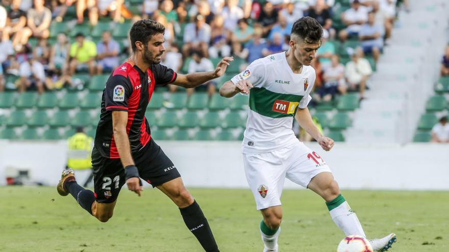 Un instante del partido de la primera vuelta entre el Elche y el Reus