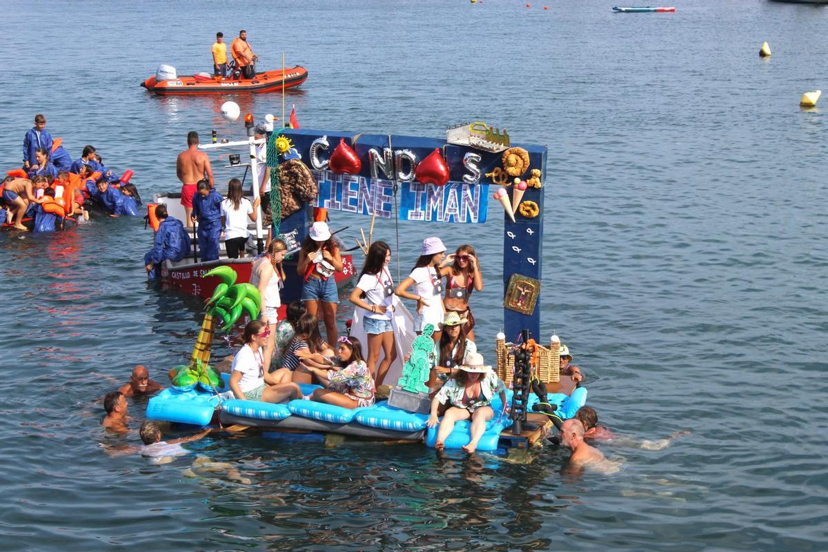 Cucaña y las coses que floten, en Candás Cucaña y las coses que floten, en Candás