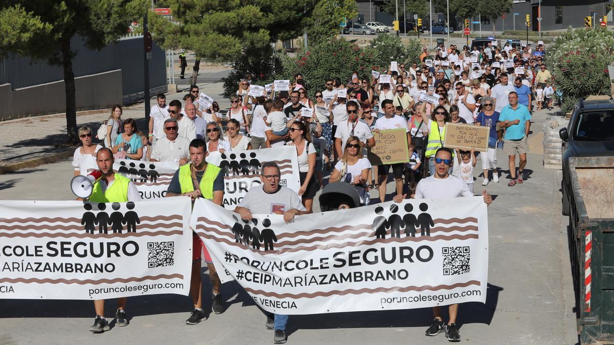 Manifestación de las familias del CEIP María Zambrano, el pasado 6 de agosto.