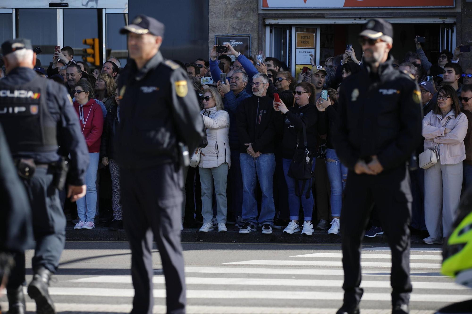 EN IMÁGENES: Así fue la revista naval  del Rey Felipe VI y la exhibición aérea en Gijón por el Día de las Fuerzas Armadas