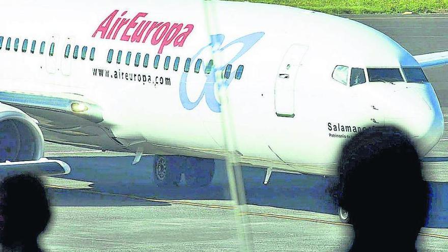 Un avión de Air Europa en el aeropuerto de Los Rodeos.