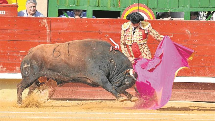 Triunfó López Simón, pero Varea hizo el toreo caro