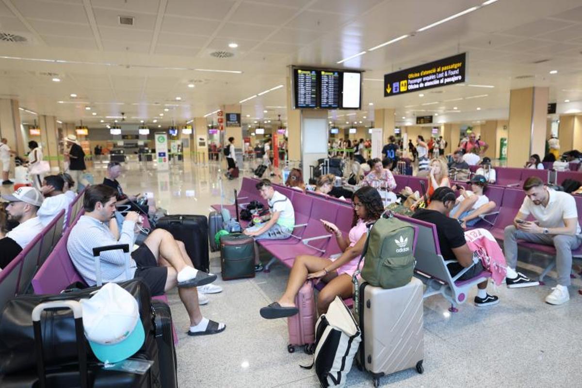 Aeropuerto de Ibiza: la solución de quien huye y el problema de quien llega