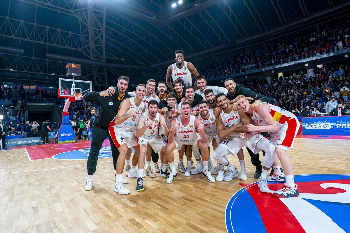 Celebración de la clasificación de España tras el partido ante Italia