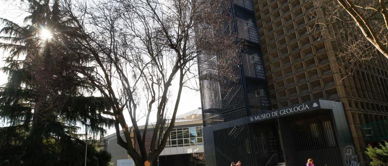 El edificio de la Facultad de Geología, en el campus universitario de Llamaquique.