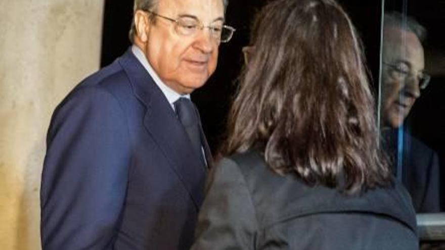 Florentino Pérez encapçala l&#039;expedició blanca