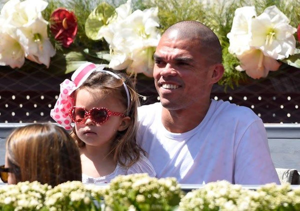 Pepe con su hija en el Mutua Madrid Open de tenis