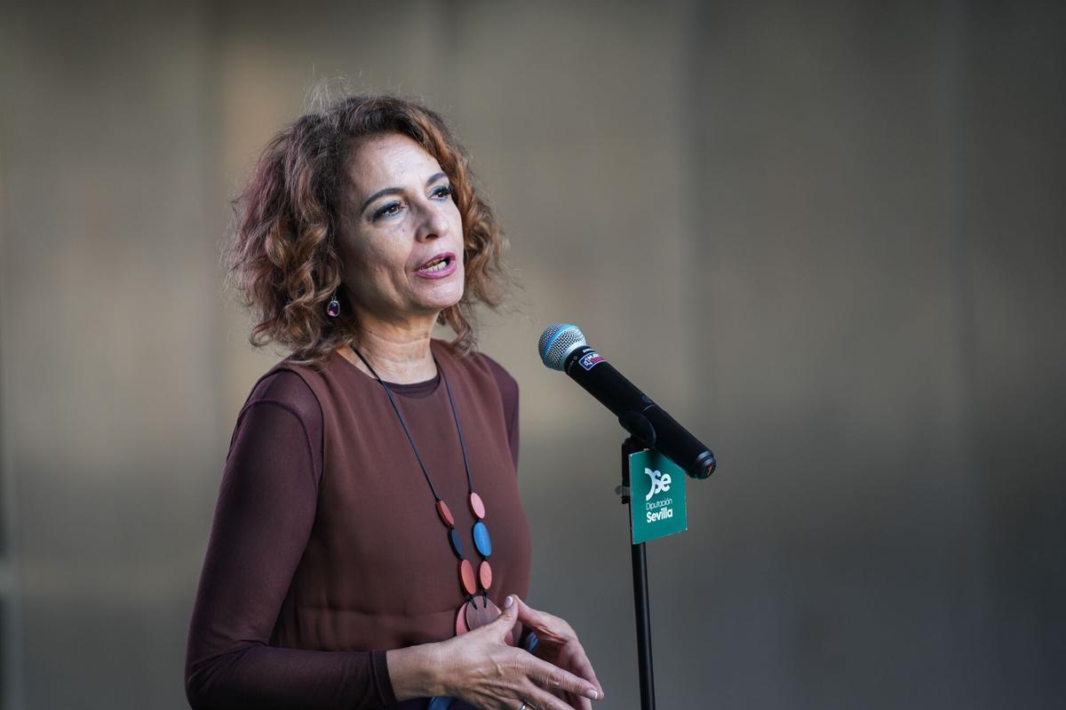 La vicepresidenta del Gobierno, María Jesús Montero, interviene en el acto de inauguración de la 19 Feria Provincial de Mujeres Empresarias.